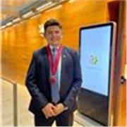 Profesor de matemáticas aplicadas para estudiantes de secundaria