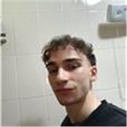 Me defino como una persona que quiere ayudar a los demás y poner mi granito de arena para que aprendamos juntos.