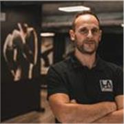 Coach sportif à domicile, donne des cours de renforcement musculaire, remise en forme. 