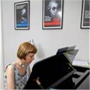 Profesora titulada imparte clases de PIANO Y CANTO ONLINE