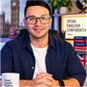 Sou o Teacher Chazz, professor de inglês com mais de 15 anos de experiência no ensino do idioma