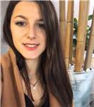 Laureata magistrale che partisce lezioni di matematica e fisica per studenti dalle elementari alle superiori