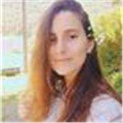 Profesora de Biología y química imparte clases a niños de todas las edades