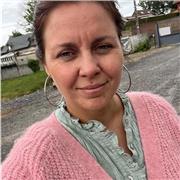 Professeur des écoles agréable et souriante
Qui sait valoriser l’élève et l’encourager dans
Ses réussites