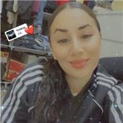 Profesora de ayuda para niños y niñas