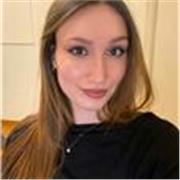 Laureata in Lettere Moderne in Università Cattolica propone lezioni di latino, storia e letteratura (sia latina sia italiana)