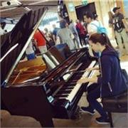Vuoi imparare a suonare il pianoforte ed approcciarti al mondo della musica? Scrivimi!
