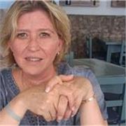 Diplôme supérieur avec plus de 15 ans d'expériences dans le commerce et les achats. 
Donne cours à distance d'espagnol.