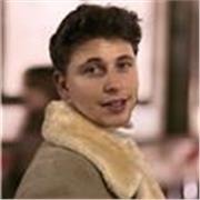 Sono un ragazzo madrelingua inglese che ha voglia di mettersi in gioco 