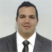 Profesor de apoyo para estudiantes de derecho