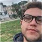 Insegnante di inglese. Sono uno studente Federiciano. Studio alla Federico IIdi Napoli e voglio fare l’attore