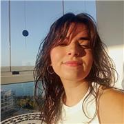 Me defino como una persona dinámica y eficaz. Doy clases a niños/as de entre 5-16 años.