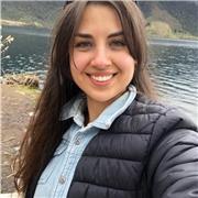 Sono un'insegnante di inglese professionista con oltre dieci anni di esperienza nel lavoro con bambini e adulti