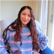 Imparto clases de refuerzo a estudiantes de escuela, E.S.O. o a personas que están estudiando idiomas por motivos profesionales.