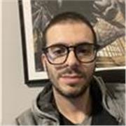 Laureato in giurisprudenza con master in diritto informatico offre lezioni di diritto a studenti delle scuole superiori
