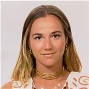 Soy Laura, farmacéutica-biotecnóloga, y apasionada por transformar lo más complejo en algo fácil y accesible para todos. 
