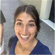 Sono una ragazza di 18 anni che ha terminato il liceo linguistico e frequenta l’università di Malta, quindi frequento online. Ho studiato francese, spagnolo e inglese