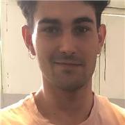 Soy un chico joven con ganas de aprender y de enseñar, me dirijo a niños de primaria o secundaria