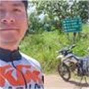 Profesor de agronomia imparte clases a niños y adultos de todas las edades