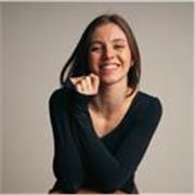 ¡Aprende inglés de forma personalizada con Bruna, tu tutora adaptable!