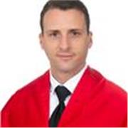 Militar apasionado del Derecho, graduado con honores y diplomado en magisterio.