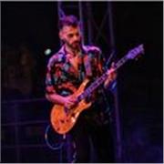 Chitarrista e Producer professionista offre lezioni di chitarra (classica,acustica,elettrica) in presenza e/o onlin