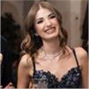 Mi sono diplomata con il programma International Baccalaureate e possiedo una certificazione di inglese livello C2.
