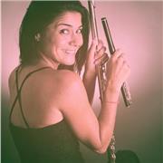 Profesora de música imparte clases a todas las edades. Lenguaje musical e instrumento (flauta travesera)