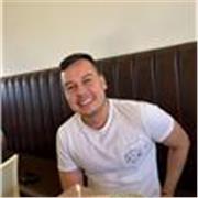 Me defino como un docente comprometido, responsable, creativo y con vocación de servicio, interesado en promover el aprendizaje