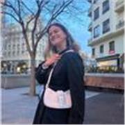 Profesora de refuerzo escolar de primaria. Amable , simpática y cercana.