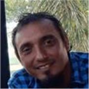 Consultor de empresas y empresario con conocimiento intermedio en finanzas bursatiles