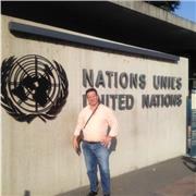 Je suis enseignant chercheur expérimenté. J' ai enseigné à tous les niveaux, notamment collège, lycée et désormais à l'université.