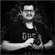 Fotógrafo profesional especializado en fotografía de retrato, sesiones personales y fotografía de naturaleza.
