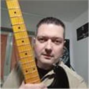 Lezioni di chitarra elettrica ed acustica, serietà ed esperienza decennale per ogni età e livello. Disponibile in provincia di PT