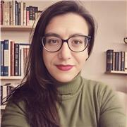 Clases de canto para aprender a trabajar la voz. Indicada tanto para personas interesadas en el canto como personas que trabajan con la voz. Otros instrumentos: Piano, violín, violonchelo. Precio especial por más de una especialidad