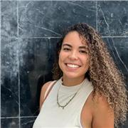 Profesora de Matemáticas recién graduada, con 2 años de experiencia.