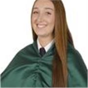 Profesora alegre centrada en la productividad y esfuerzo de todo el alumnado de primaria.