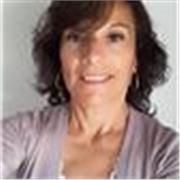 Sono francese e mi piacerebbe aiutare persone che hanno voglia di imparare la mia lingua. Mia figlia di 8 anni lo parla alla perfezione , è la mia migliore pubblicità!