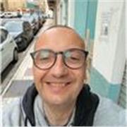 Dinámico, se escuchar y oír, enseño pero también aprendo de ell@s, quiero conocer y aportar algo a sus vidas.