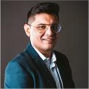 Profesional con más de 10 años de experiencia en finanzas, con sólidos conocimientos técnicos y una gran pasión por enseñar.