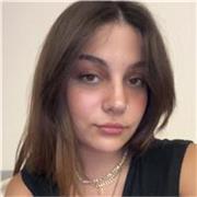 Profesora de inglés, graduada en comunicación. Ofrece clases personalizadas para niños y adultos en Barcelona u online.