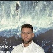 Entrenador personal certificado especializado en transformación física, pérdida de peso, ganancia muscular .
