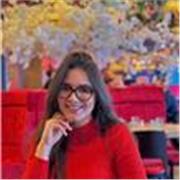 Ingénieure en sciences appliquées, spécialisé en chimie industrielle, mathématiques et physique. 