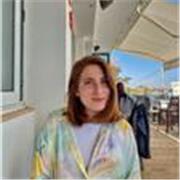Studentessa con doppio diploma in Lingue e background di studi ester, impartisce lezioni di doposcuola generico. 