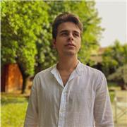 Studente universitario al 4° anno di Farmacia, diplomato al liceo scientifico. Ripetizioni sia online(DAD) che in presenza