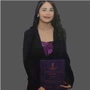 Educatrice scolastica, impartisce lezioni per elementari, medie e superiori