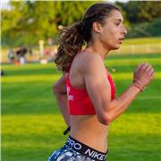 Étudiante en 3e année de licence STAPS, spécialité entraînement sportif. Fait de l’athlétisme. Propose des cours de sports