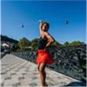 “Profesora alegre de baile, enseño a adultos y niños principiantes.”








