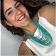 Graduada  en Bioquímica especializada en Biotecnología Sanitaria. Imparto clases de matemáticas, física y química e inglés. 