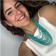 Graduada en Bioquímica especializada en Biotecnología Sanitaria. Imparto clases de matemáticas, física y química e inglés